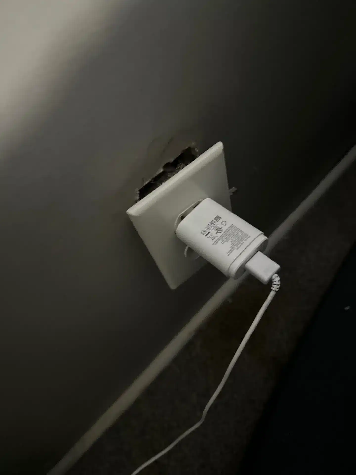 When Should You Call for Emergency Electrical Help? Identifying Critical Signs in Kansas City Homes